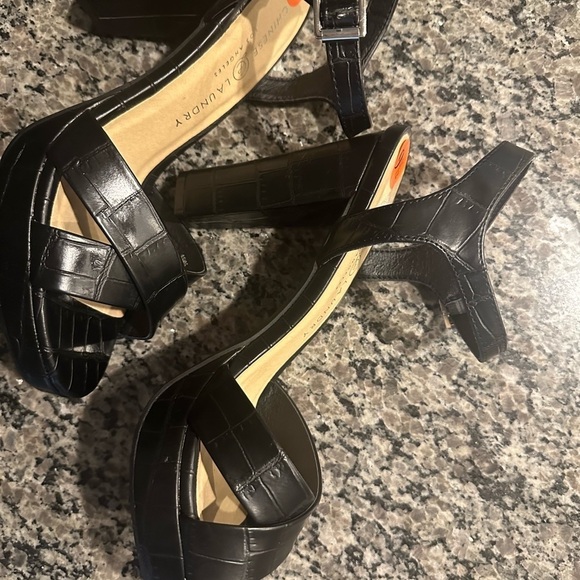 CHINESE LAUNDRY Platform Heel - Picture 3 of 4